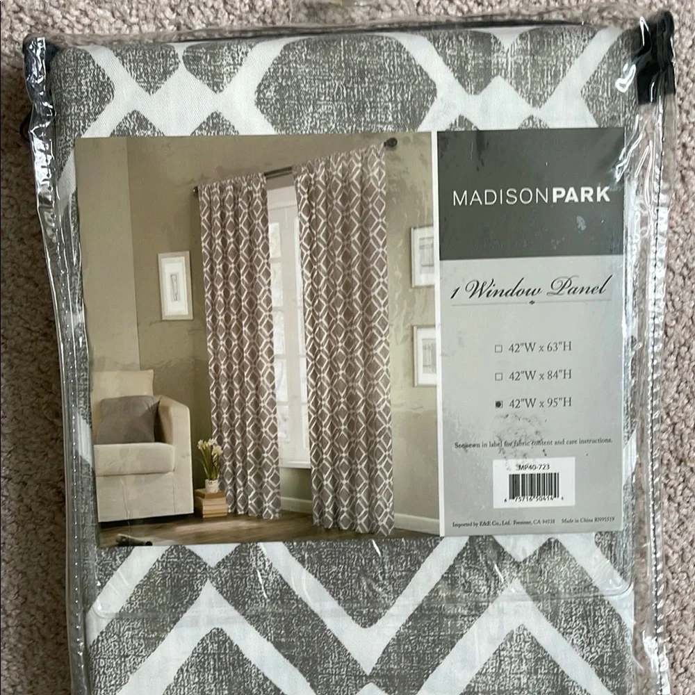NWT Madison Park Gray and White Curtain